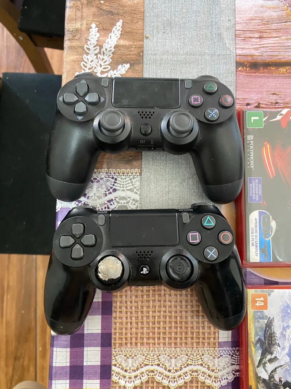 PS4 Pro 1TB + 2 Controles + 2 Jogos - Foto 2