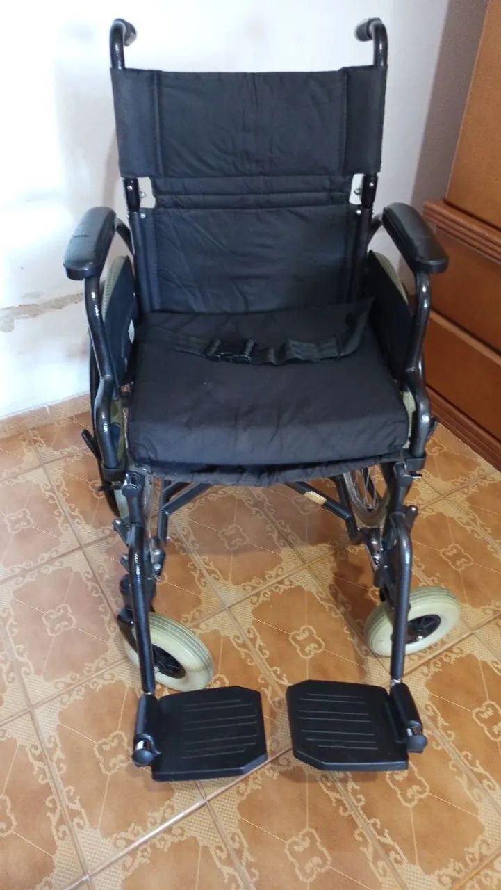 Cadeira de Rodas - Foto 2