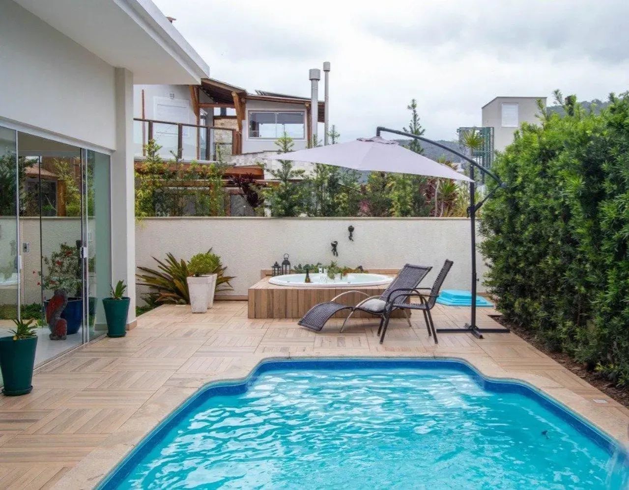 Imóvel para aluguel com 329 metros quadrados com 4 quartos em Rio Tavares - Florianópolis 