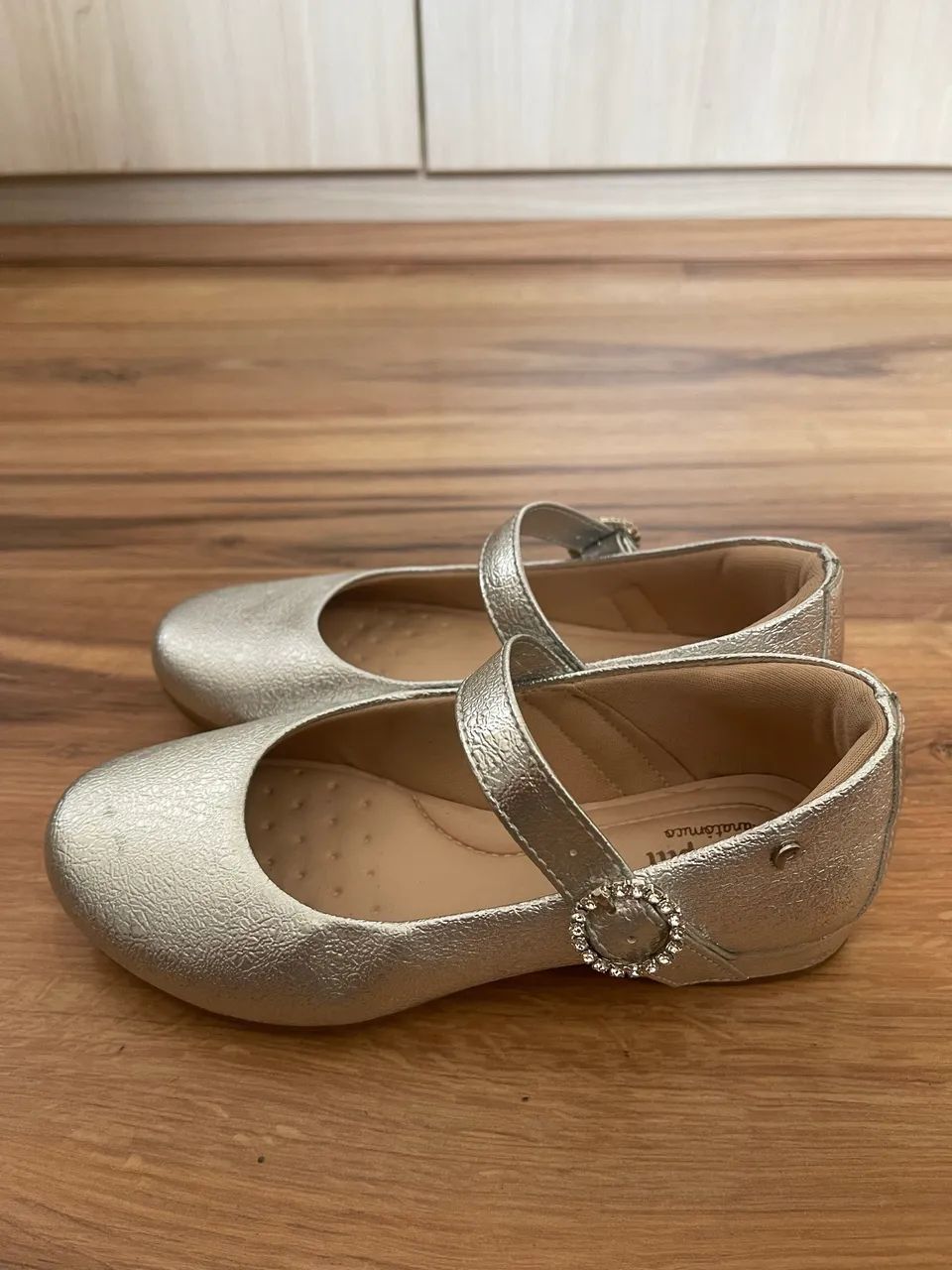 Vendo Sapato Infantil Pampili Lana Fivela com Strass prata número 29  - Foto 5
