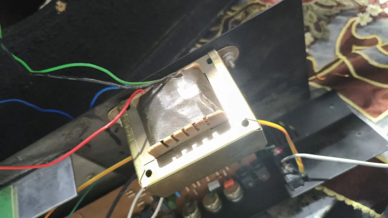 Realizo reparo em caixas de som monto caixa Bob 