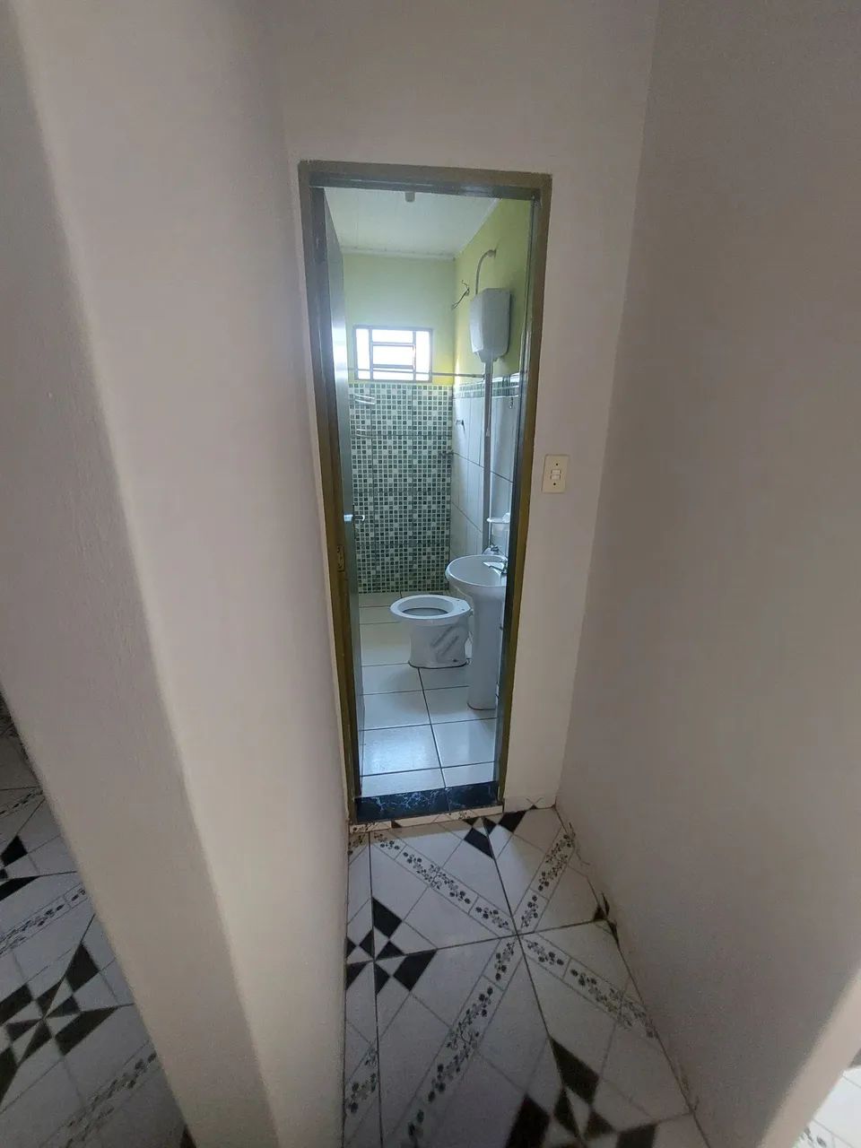 Alugo casa com grande 5 peças  - Foto 2