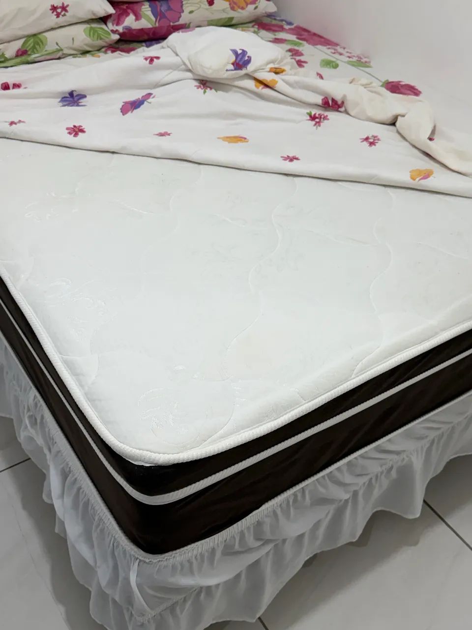 Cama, semi nova!
