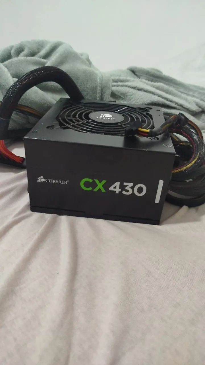 Fonte gamer Corsair CX430 430w