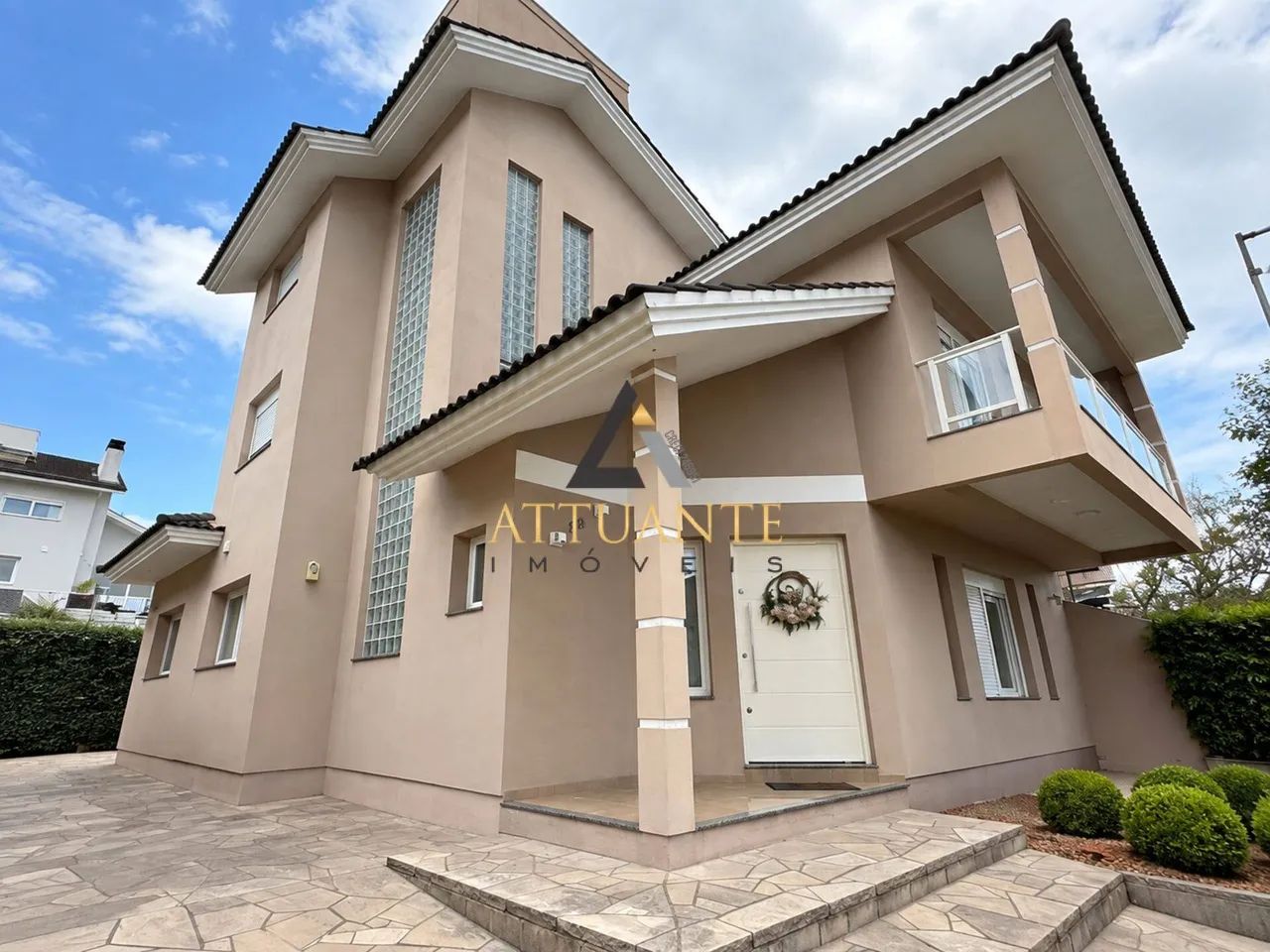 Ampla Casa com 4 Suítes | Cinquentenário. - Foto 2
