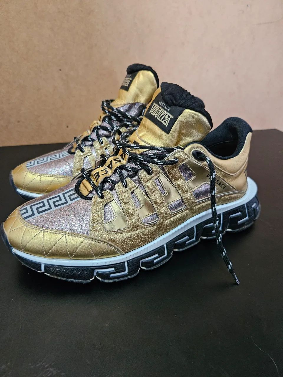 Tênis Versace Trigreca Gold Glitter