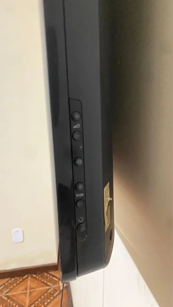Vende - se TV para consertar ou retirar peças - Foto 3
