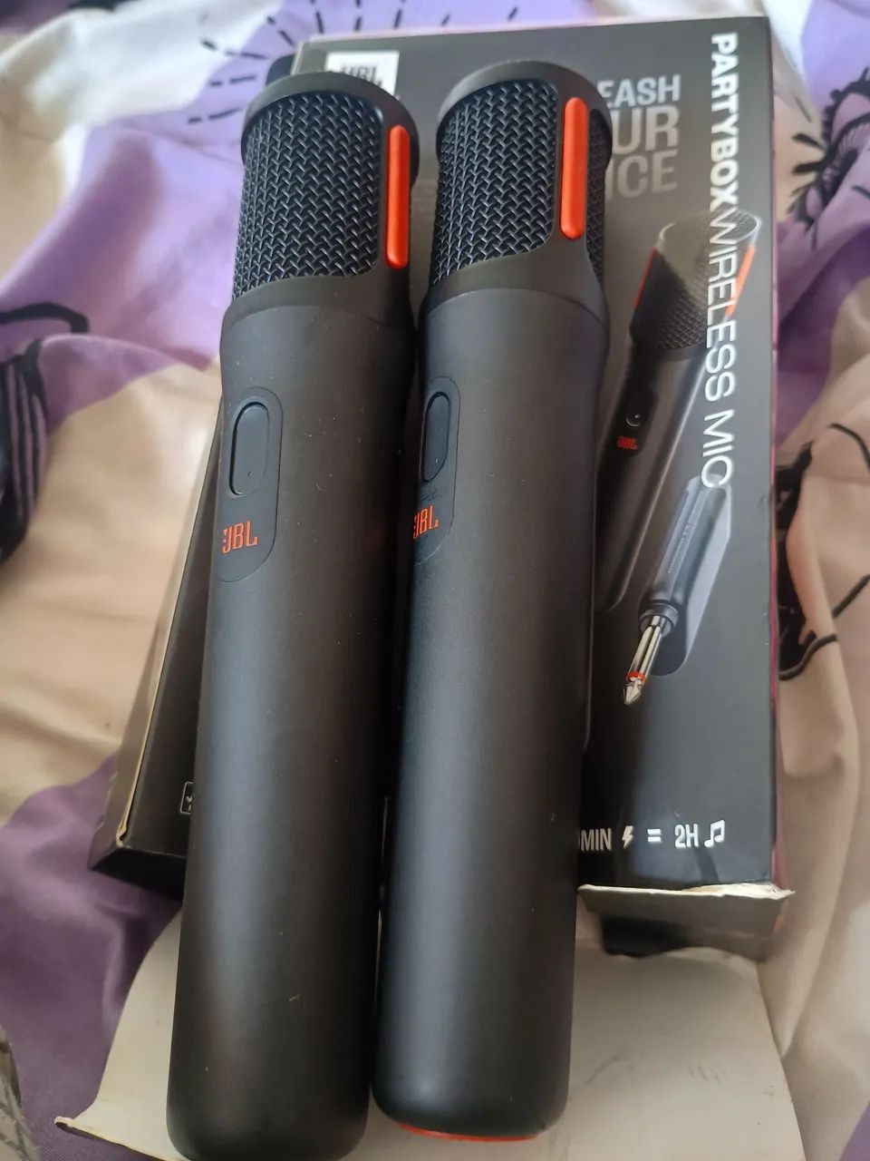 Par de Microfones JBL PartyBox Wireless MIC - Foto 2