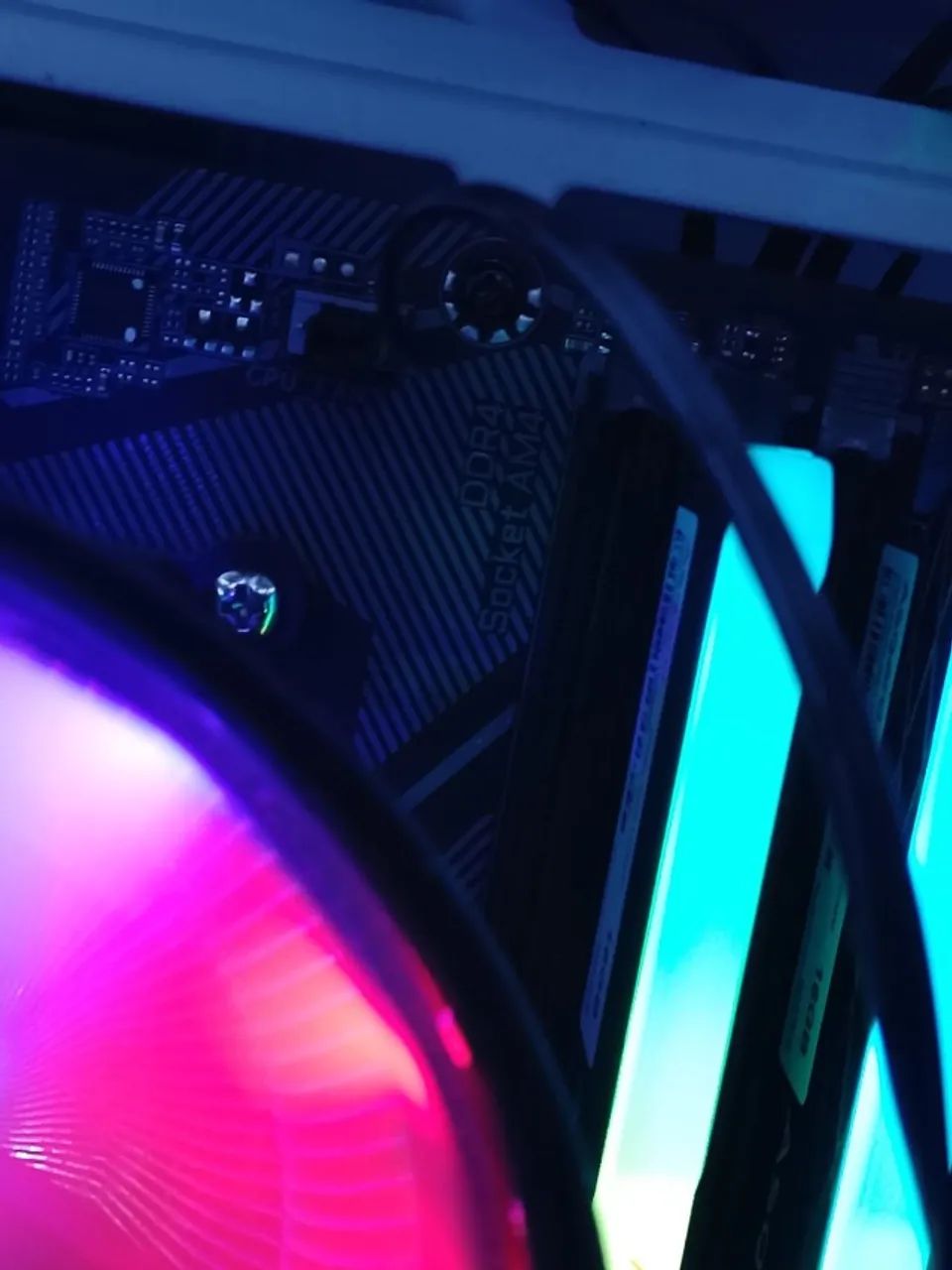 Placa mae B550 Aorus Elite - Foto 3