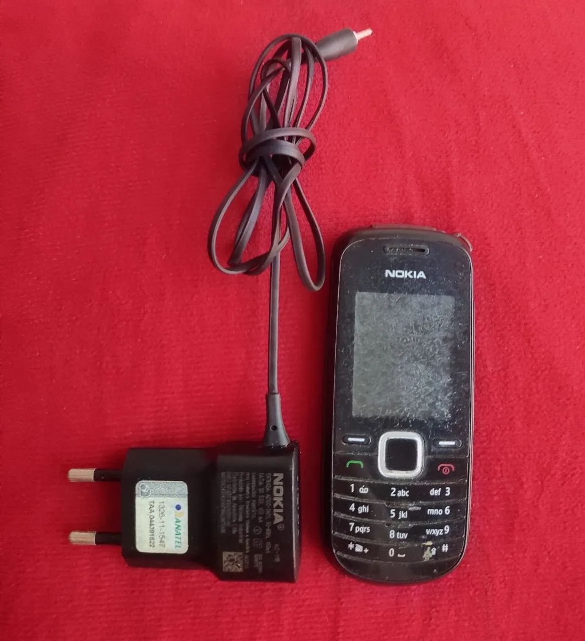 Vendo Nokia 1661 usado, cor preta, perfeito funcionamento, carregador original 