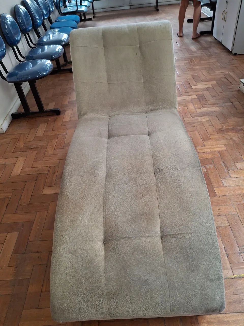 Divã em tecido suede, cor bege - Foto 4