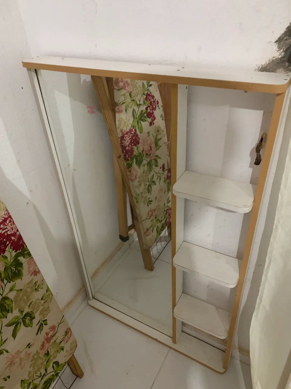Vende-se essa estante 
