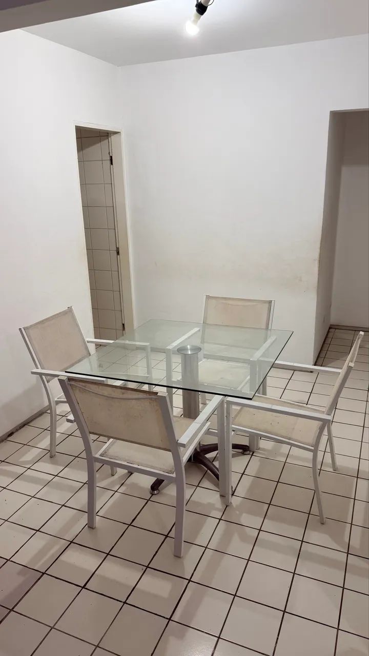 Mesa de Vidro com 4 cadeiras