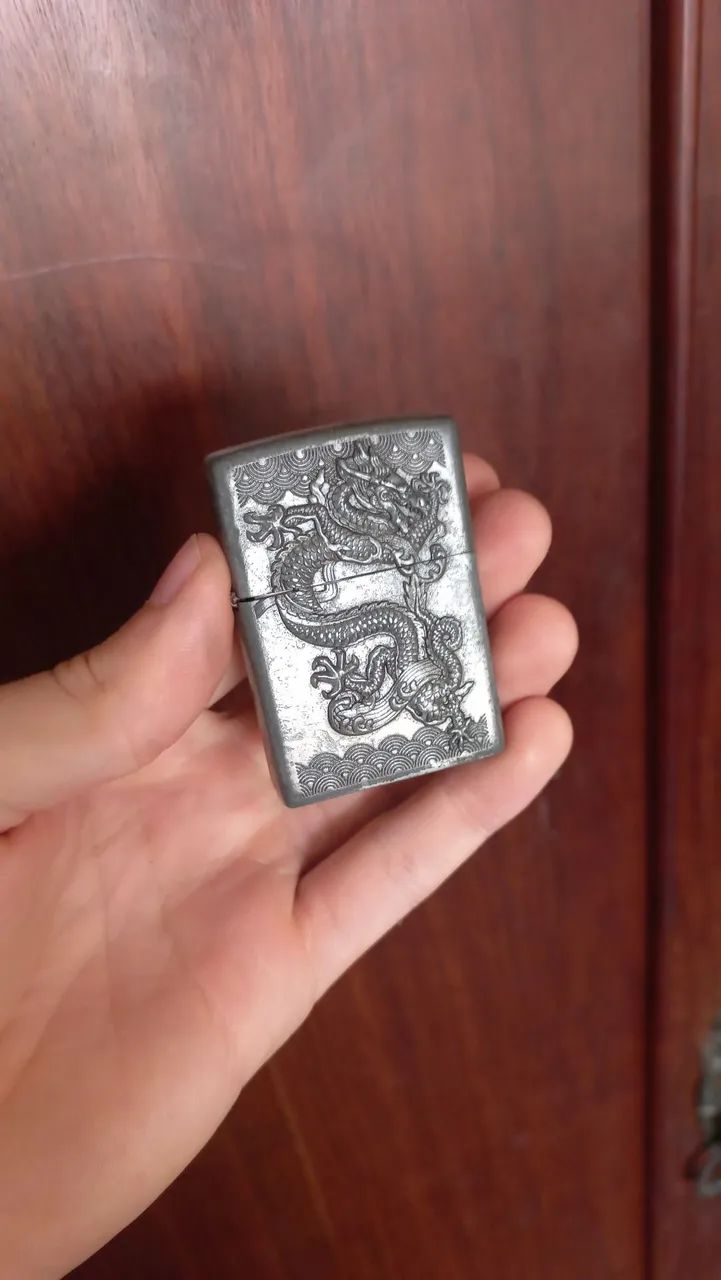 Isqueiro tipo zippo dragão