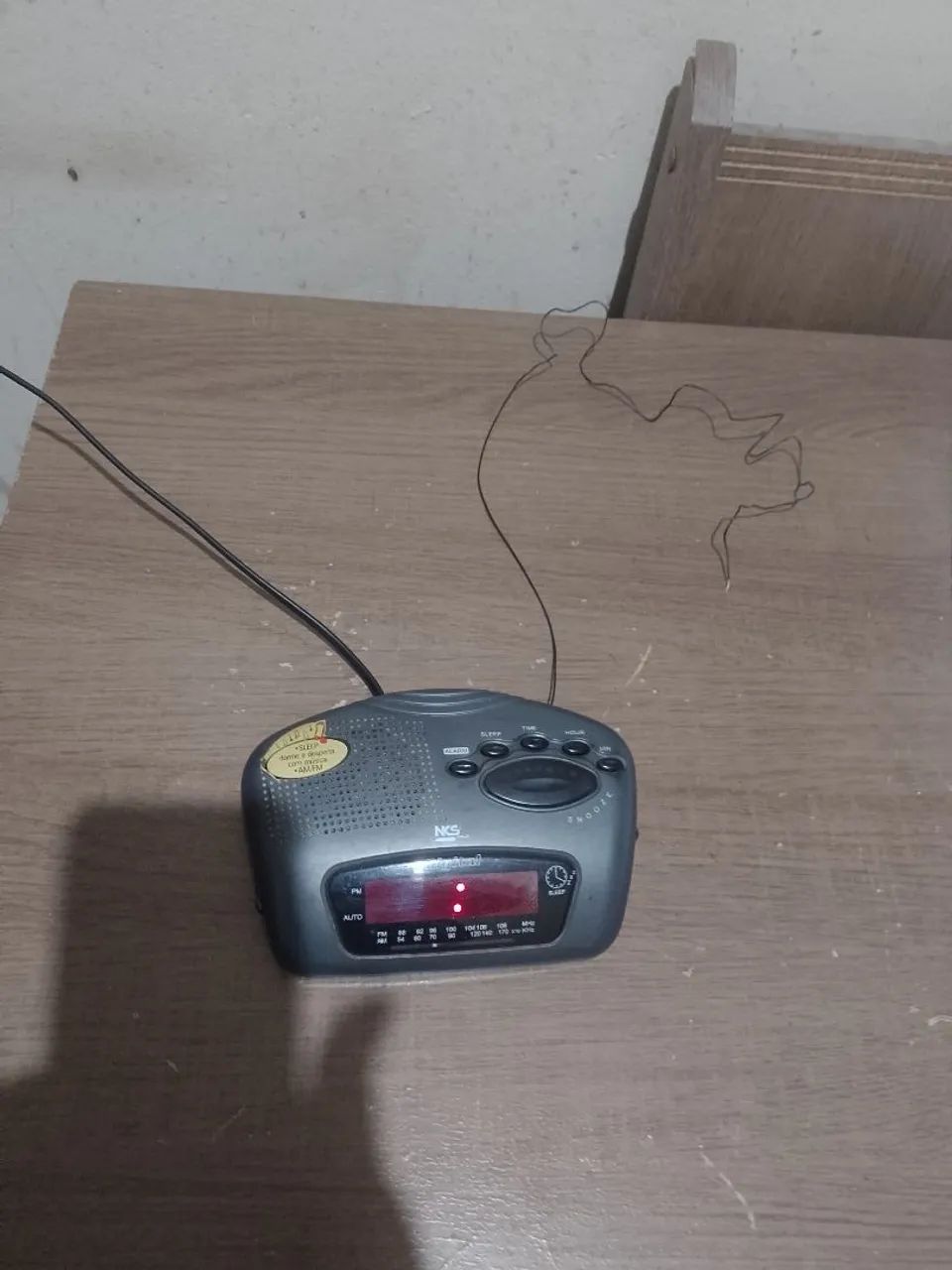 Rádio relógio nks AM/FM 