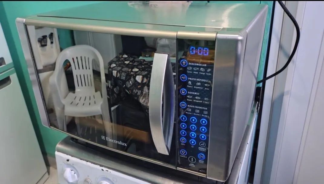 Microondas Electrolux 31 litros grill - Foto 4