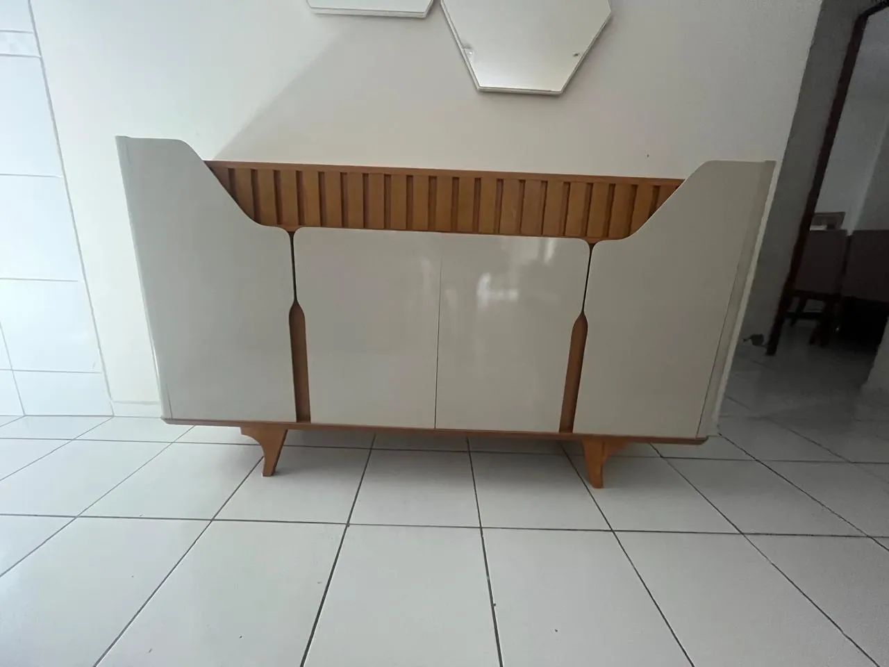 Buffet/Aparador retrô em madeira e branco - Foto 2