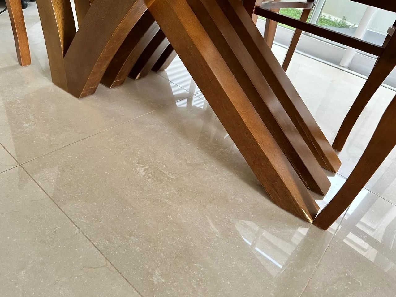 Vendo Mesa com Tampo de Vidro e 6 Cadeiras Estofadas - Foto 4