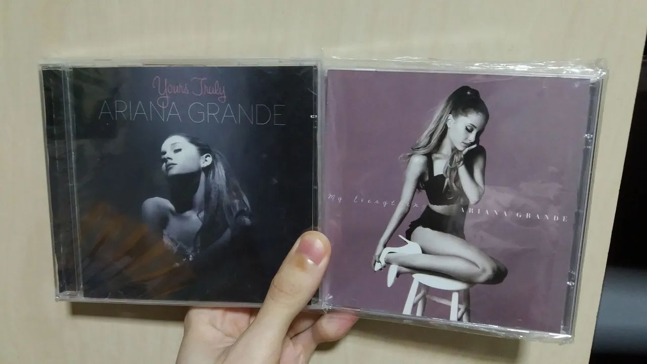 2 CDs Ariana Grande