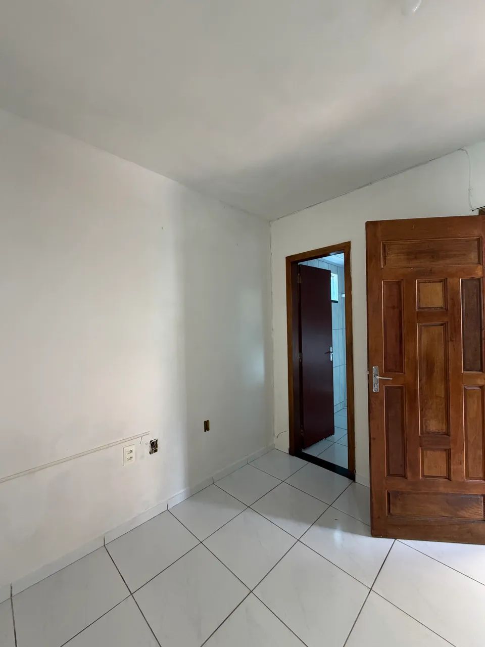 Aluga-se anual casa de 2 quartos Itapema SC