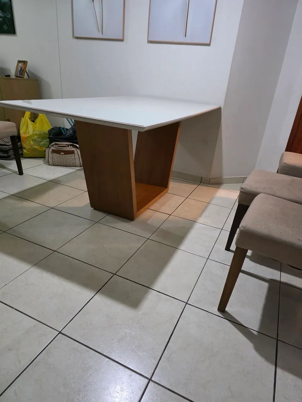 Vendo mesa de jantar com 06 cadeiras. - Foto 2