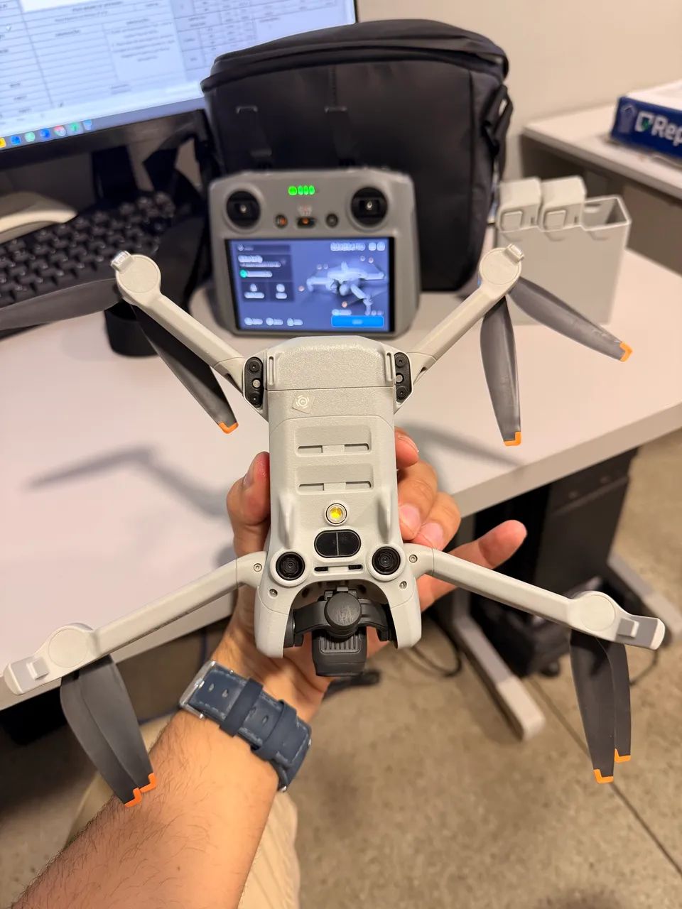 DJI MINI 4 PRO FLY MORE PLUS COM TELA - Foto 5