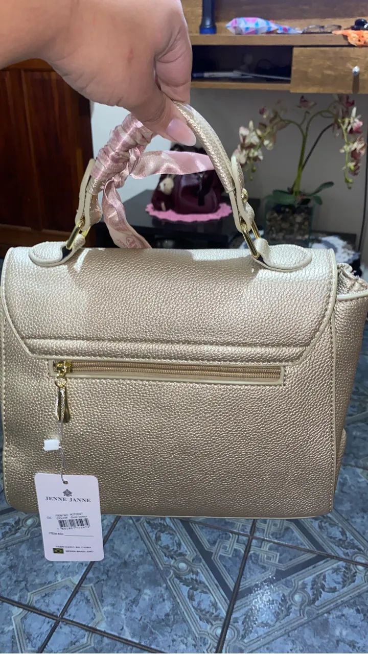 Bolsinha dourada com lenço  - Foto 2