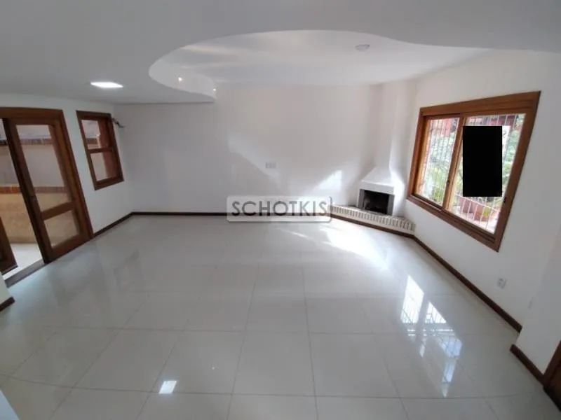IMOBILIÁRIA SCHOTKIS ALUGA EXCELENTE CASA RESIDENCIAL DE TRÊS PAVIMENTOS COM 04 DORMITÓRIO - Foto 5