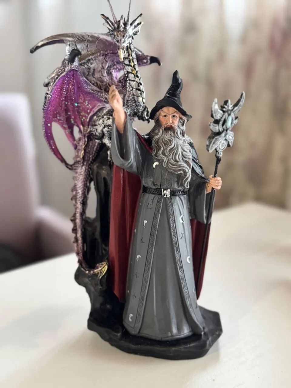 Estátua Mago Merlin com Dragão 