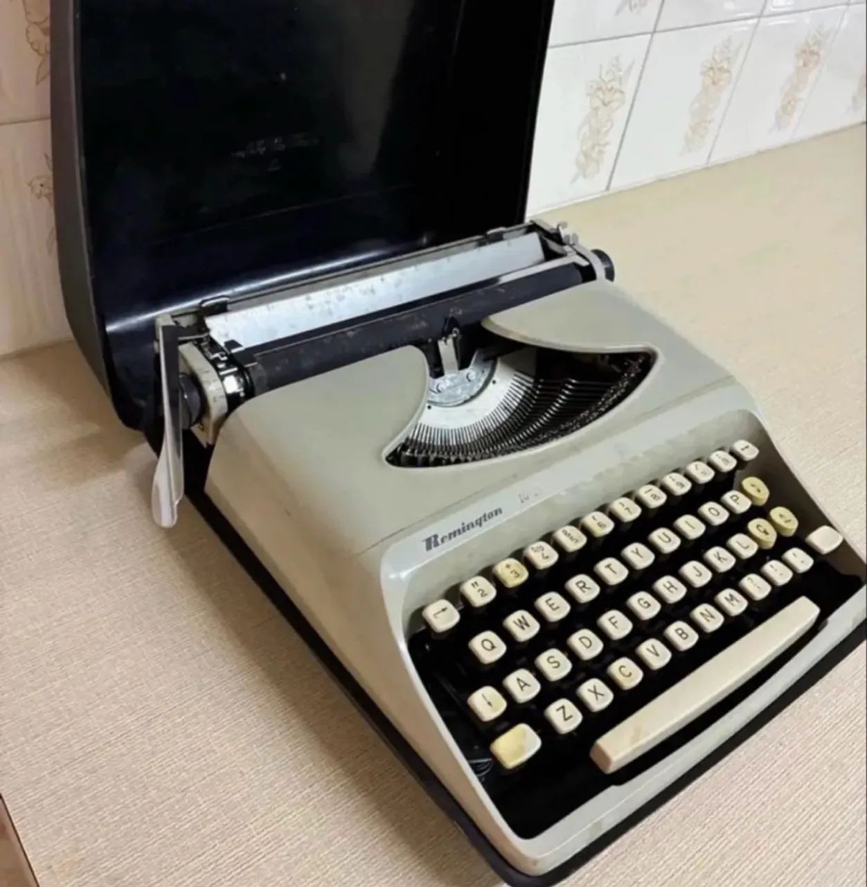 Máquina de escrever vintage - Foto 2