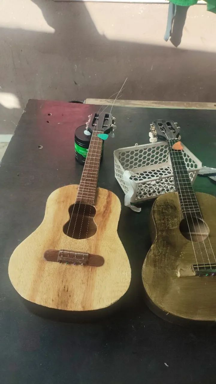 Cavaquinho feito a mão 
