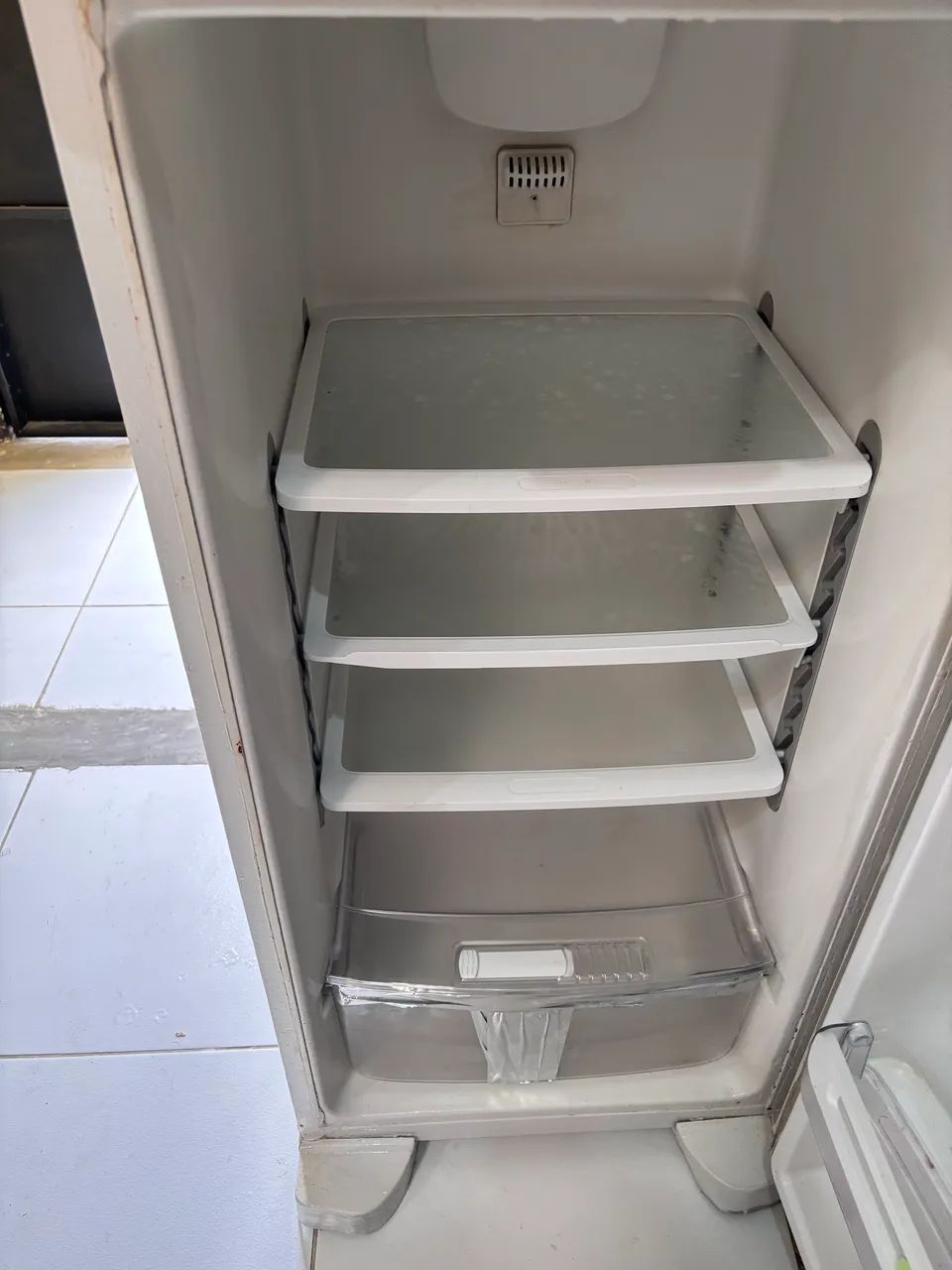 Vende-se geladeira