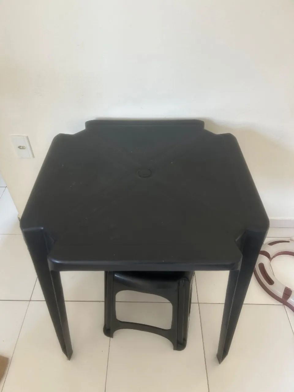 Mesa e bancos de plástico  - Foto 2