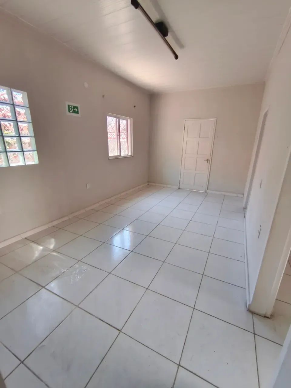 Casa Comercial, toda linear, com 6 quartos em Centro - Macaé - RJ - Foto 2