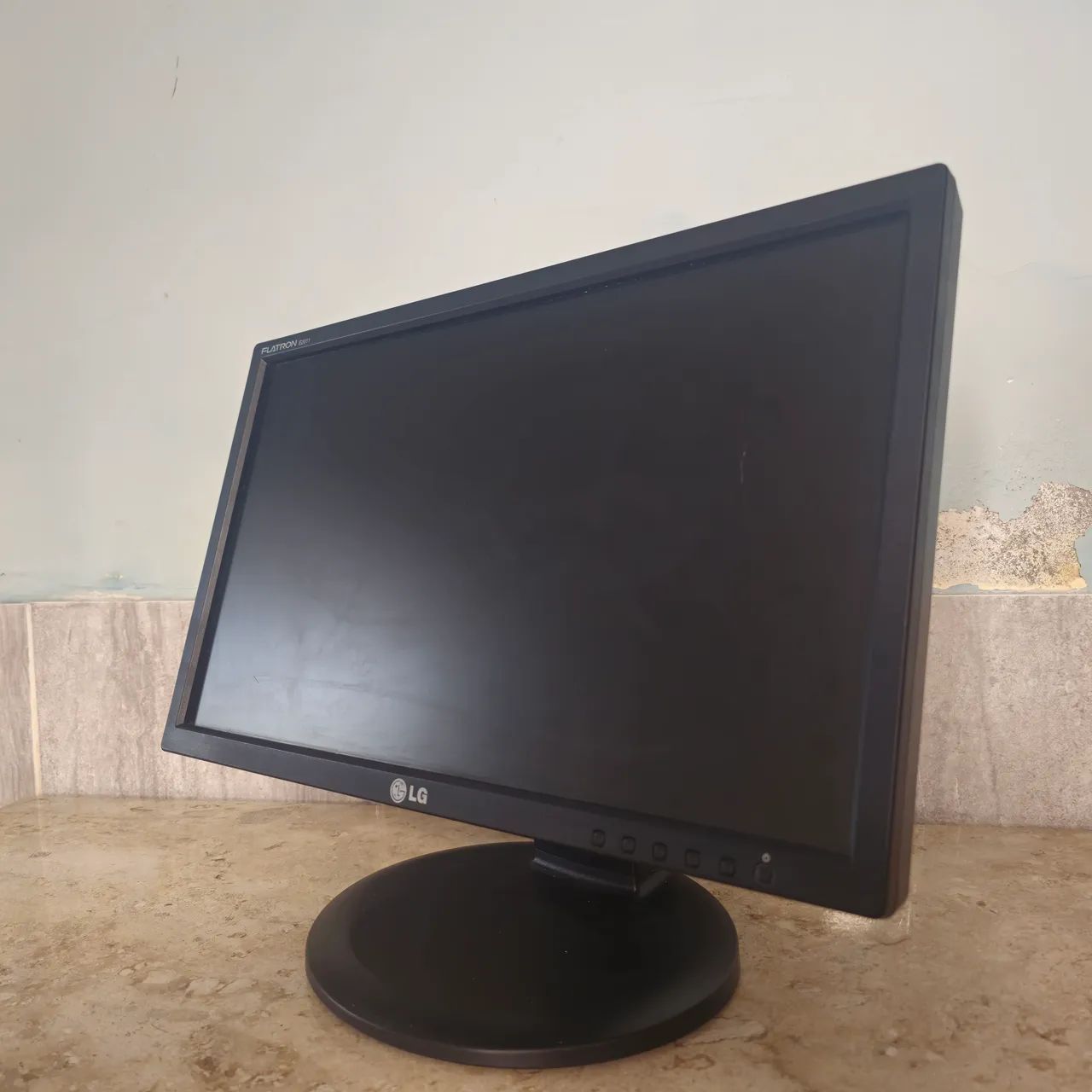 Monitor Flatron E2011P 20" - VGA/DVI - Foto 5