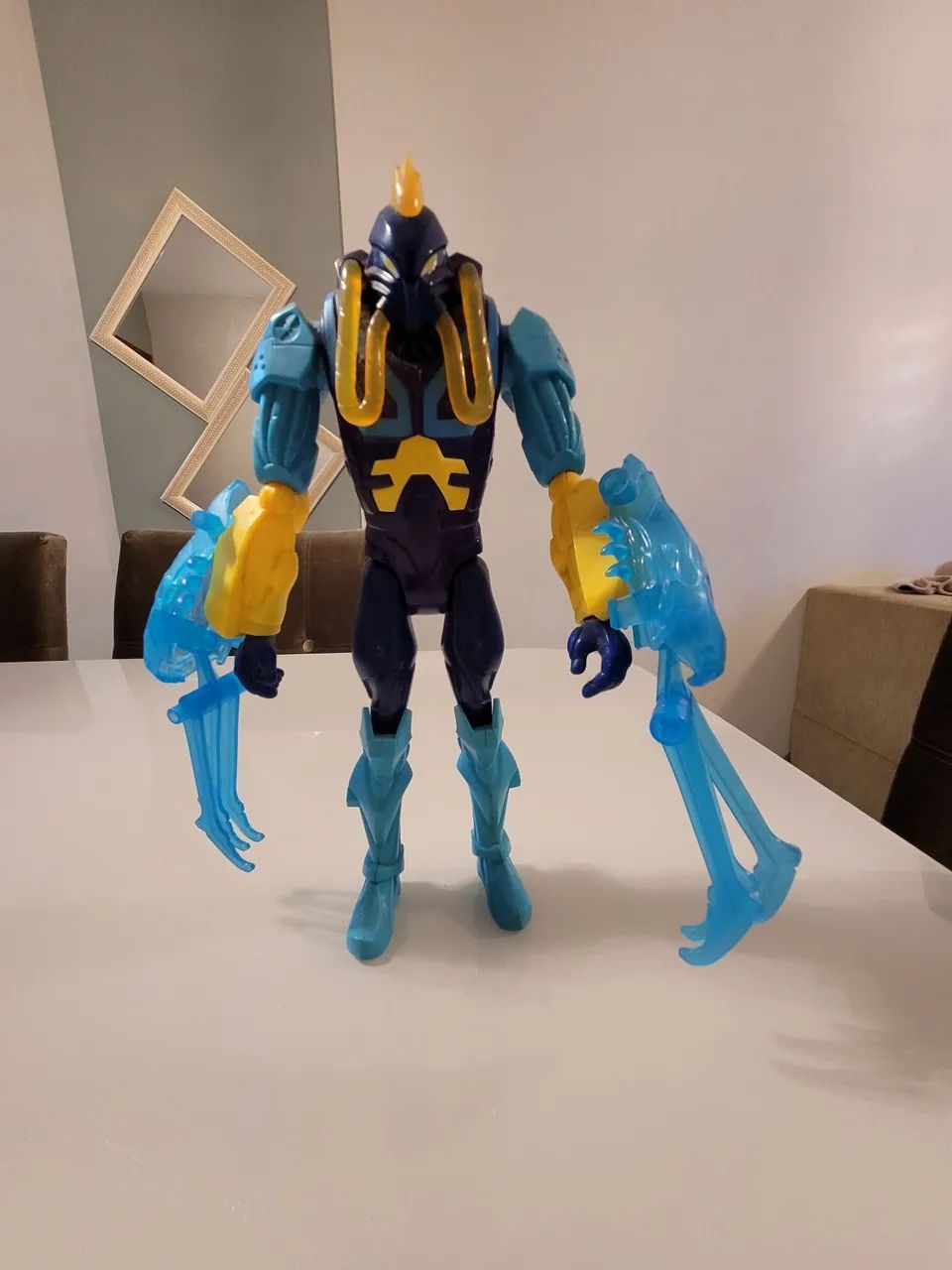 Montro boneco Max Steel