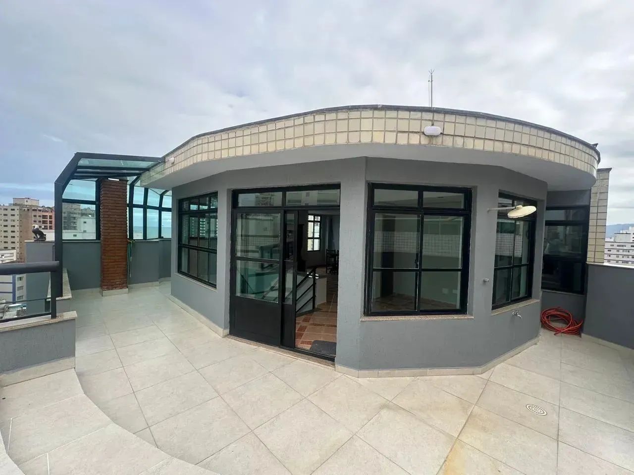 Cobertura para venda possui 245 metros quadrados com 4 quartos em Caiçara - Praia Grande - - Foto 10