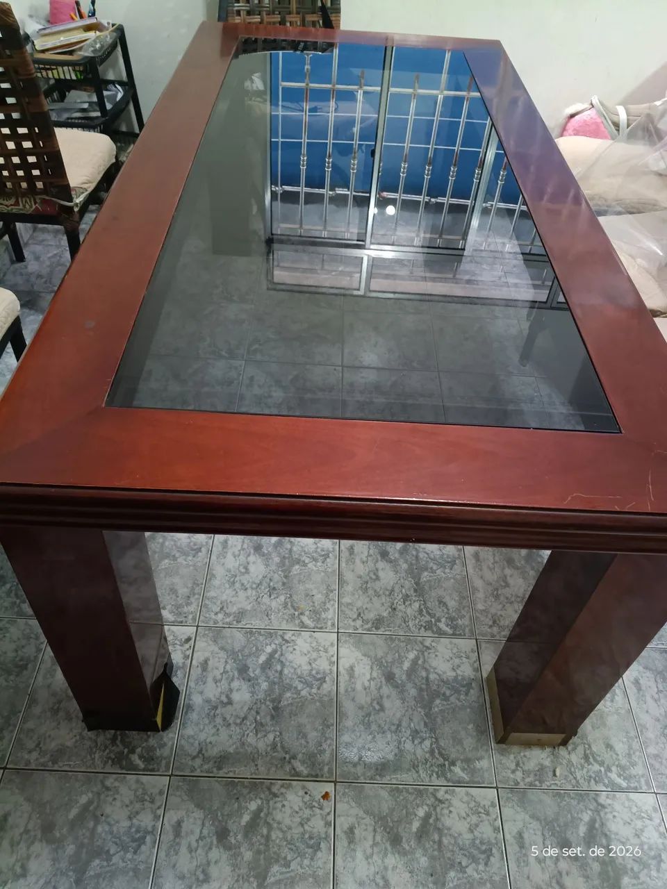 Mesa pra 8 cadeiras de madeira  - Foto 2