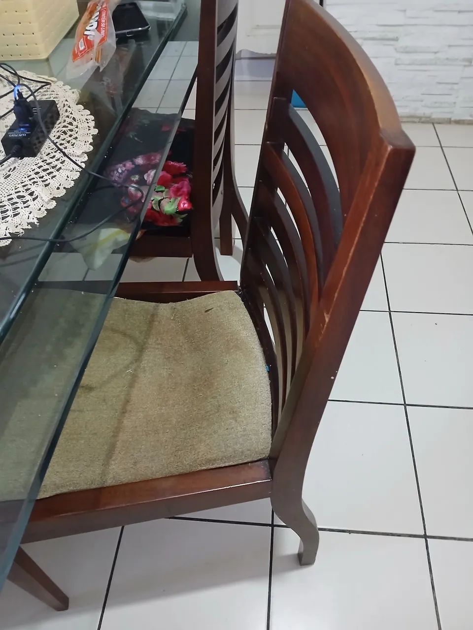 Mesa de vidro com 4 cadeiras  - Foto 5