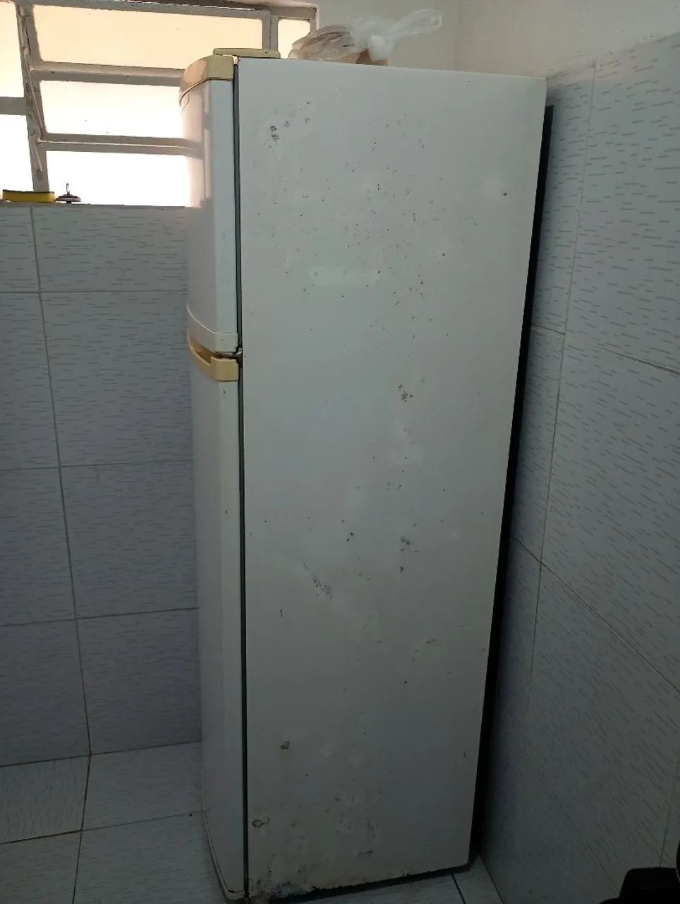 Vendo Geladeira Consul usada(não funciona) - Foto 2