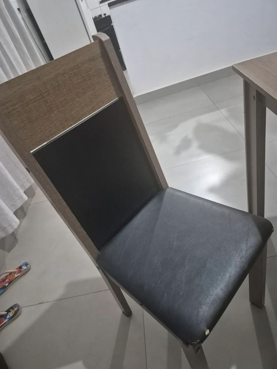 Mesa com duas cadeiras - Foto 3