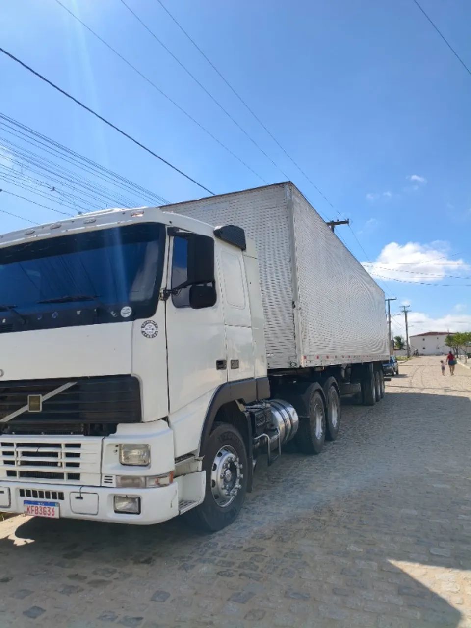 Volvo 380 Ano 2002  - Foto 2