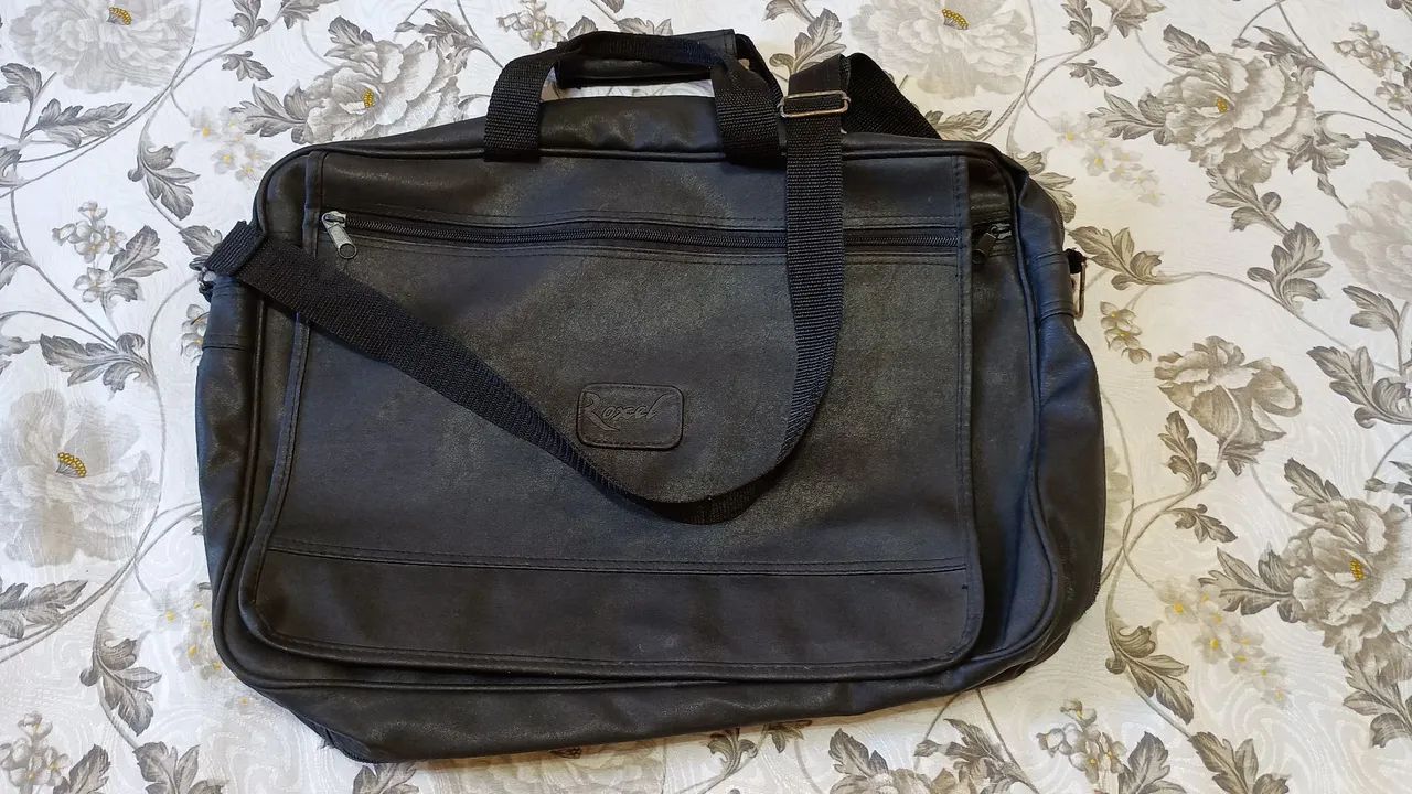 Bolsa estilo carteiro preta - Foto 2