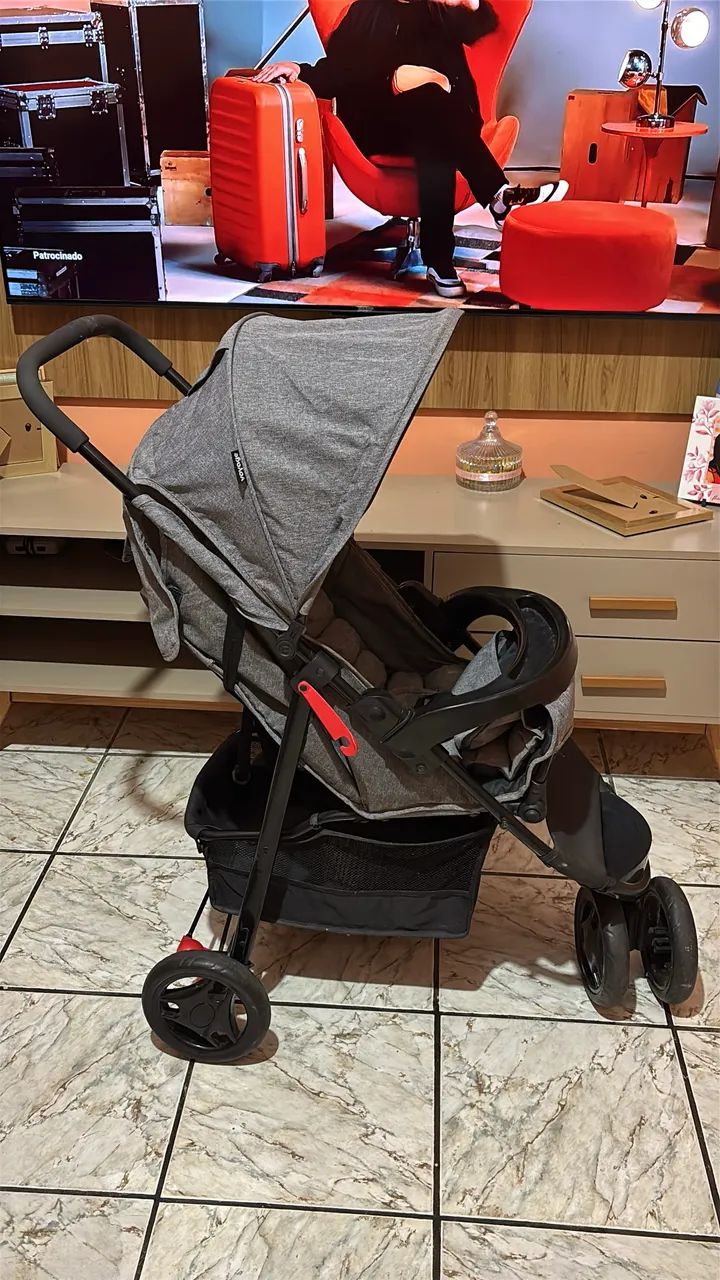 Vendo carrinho de bebê 