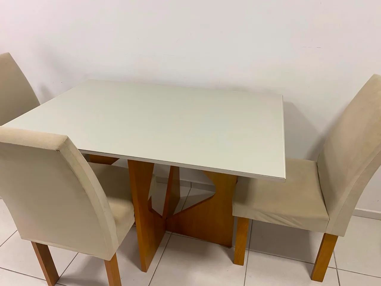 Vendo Mesa com 4 cadeiras estofadas  - Foto 2
