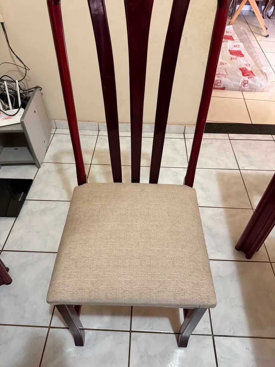 Mesa jogo de cadeiras e aparador  - Foto 5