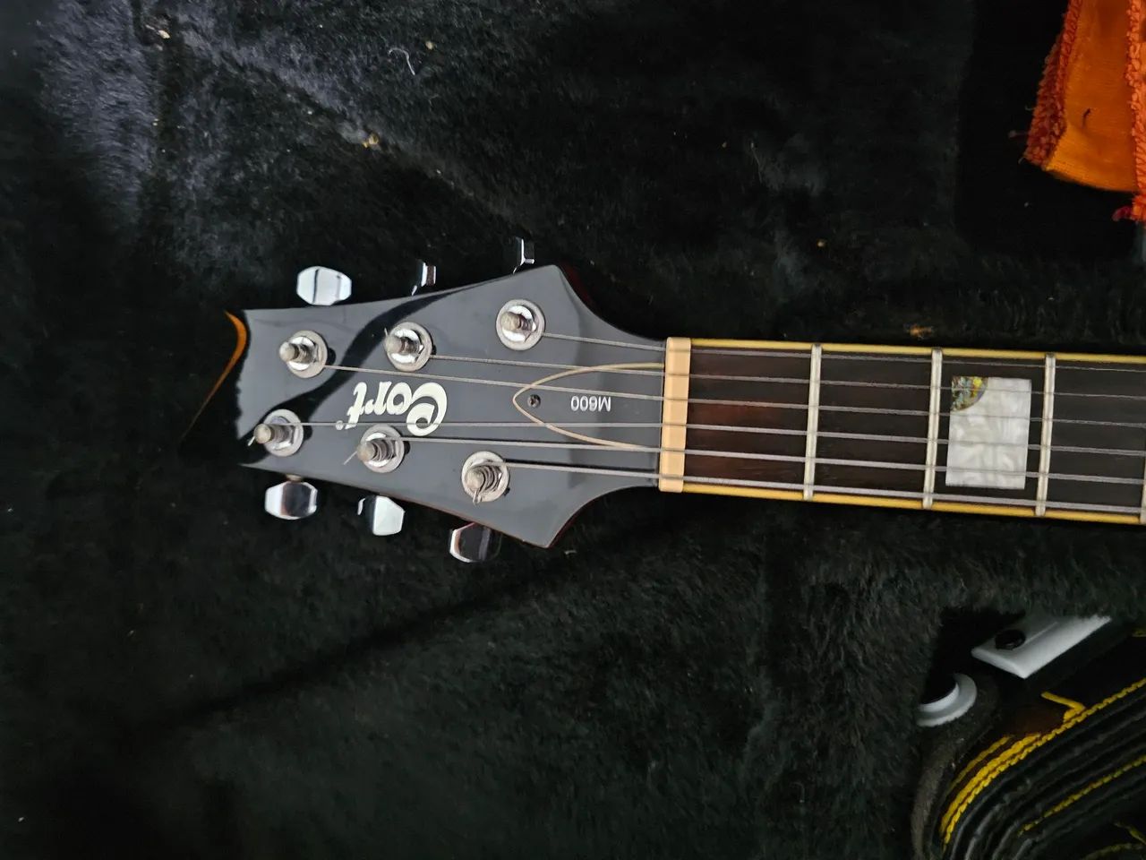 Guitarra Cort M600 + case rígido Gator - Foto 2