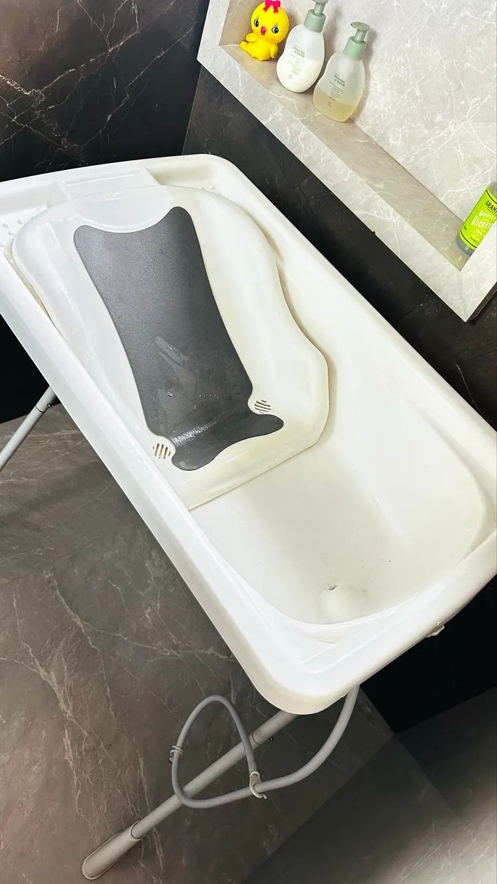 BANHEIRA INFANTIL COM SUPORTE 