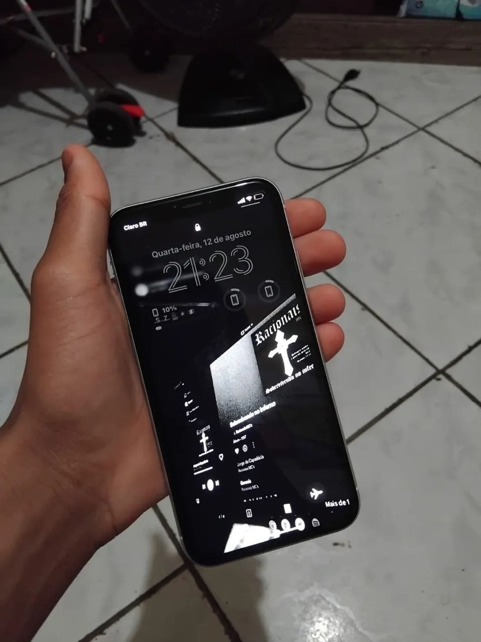 IPHONE XR COM UMA LISTRA PRETA 64GB - Foto 4