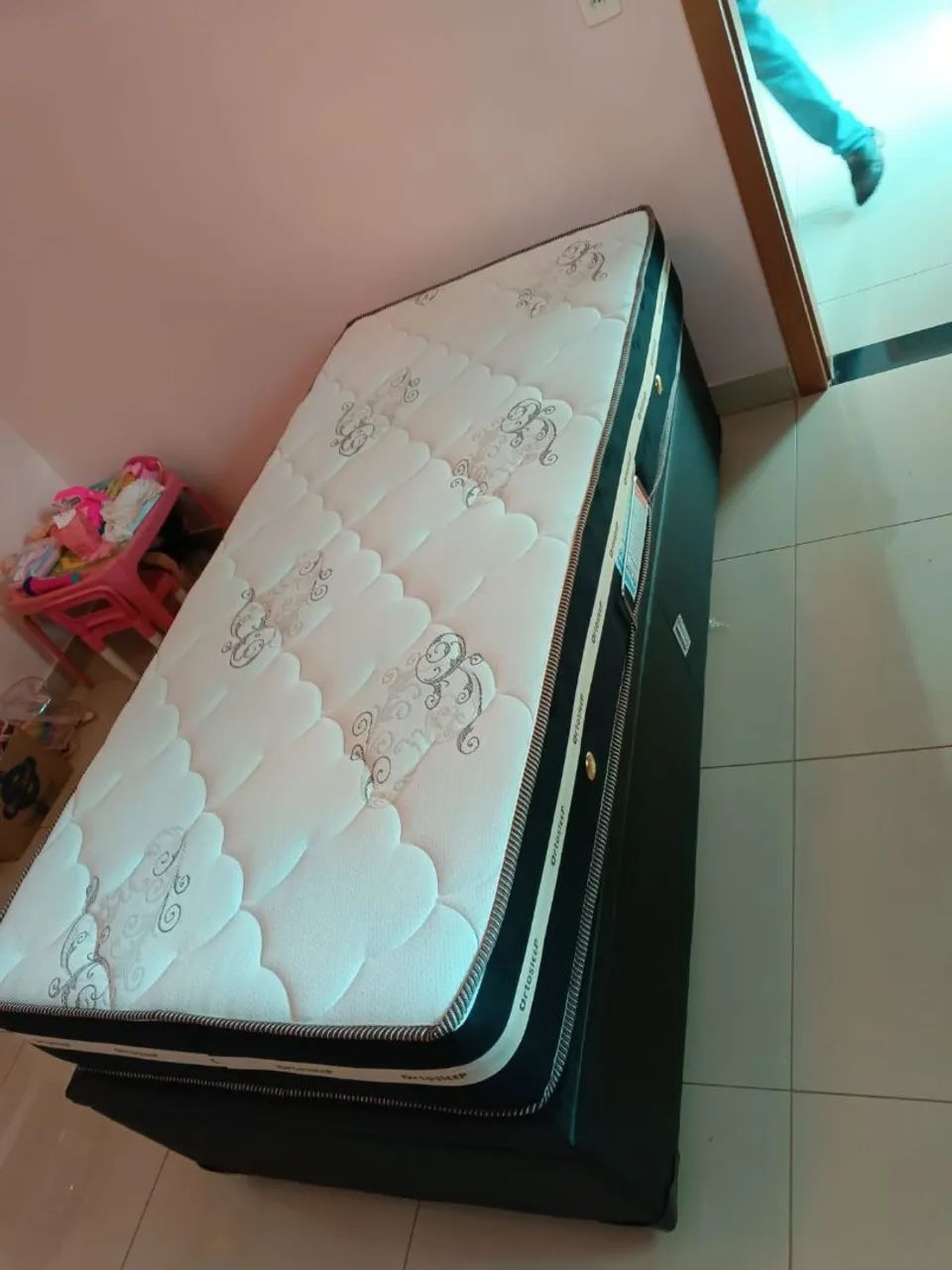 Cama de solteiro com colchão molas ensacadas